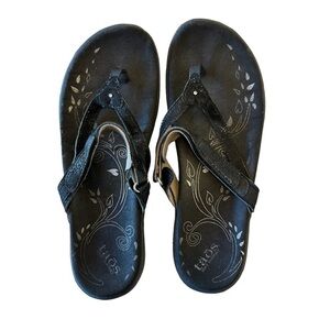 Taos Footwear walking sandals black sparkly details, adjustable straps size 9